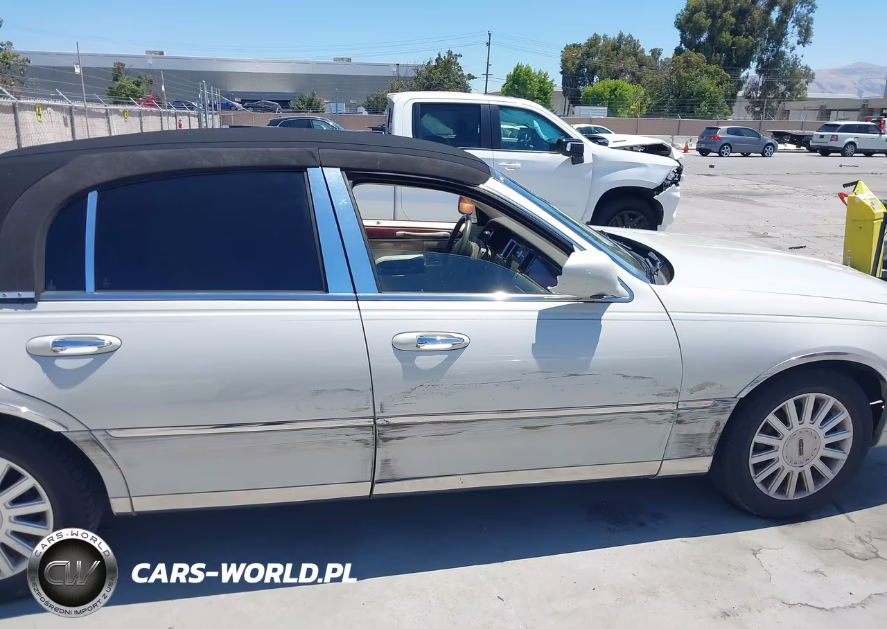 2005 Lincoln Town Car Signature VIN:1LNHM81W25Y627697 - 6