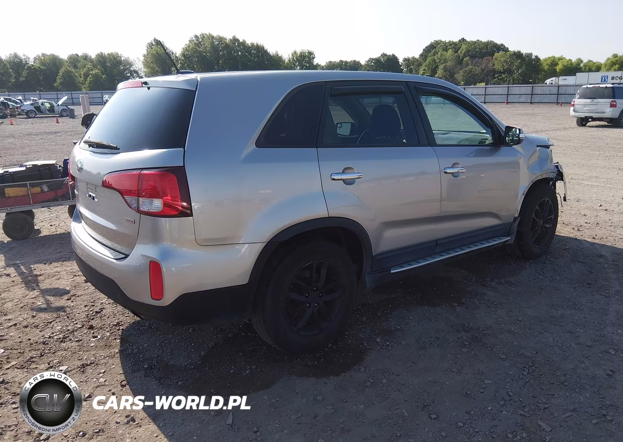 2015 Kia Sorento Lx VIN:5XYKT3A62FG629007 - 4