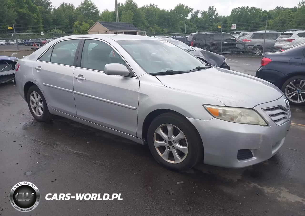 2010 Toyota Camry Le – zdjęcie 1 z 11