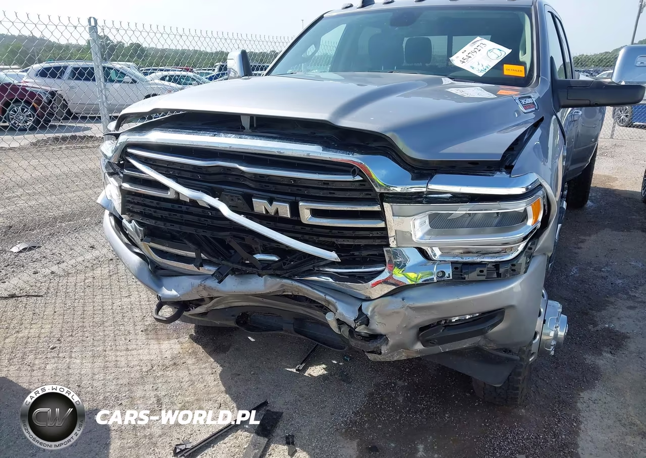 2024 Ram 3500 Laramie 4X4 8' Box VIN:3C63RRJL3RG184575 - 11