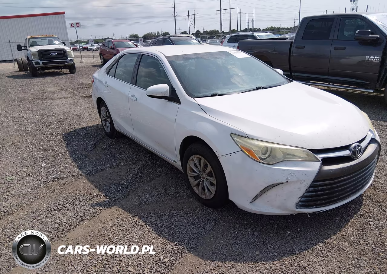 2015 Toyota Camry Le – zdjęcie 1 z 16