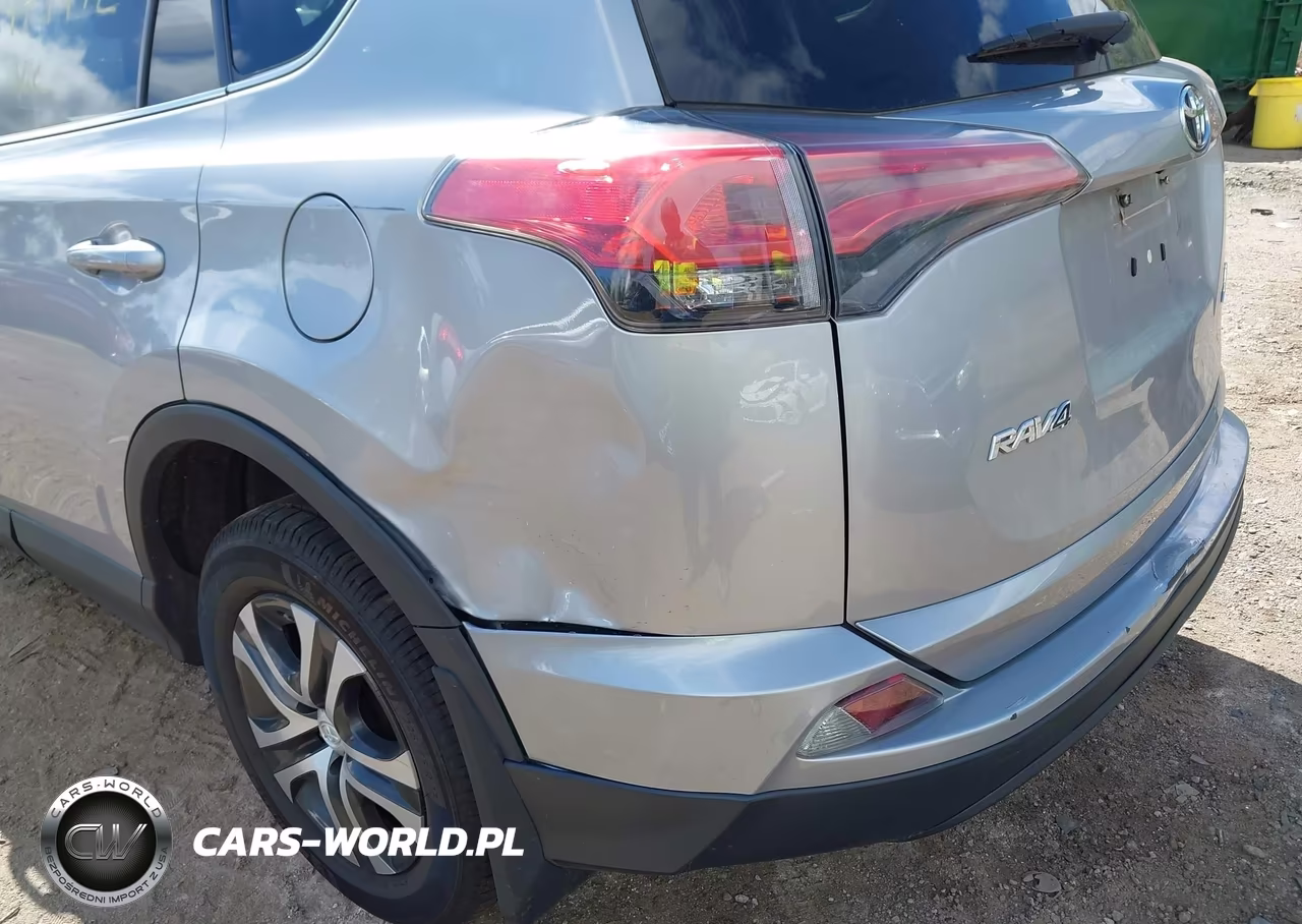 2017 Toyota Rav4 Le VIN:2T3BFREV9HW567086 - 6