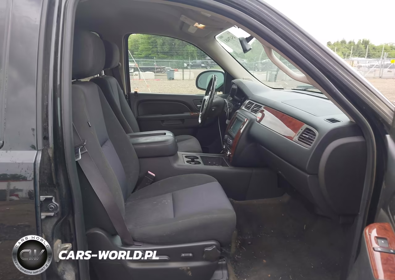 2013 Chevrolet Tahoe Ls VIN:1GNSKAE02DR367198 - 5