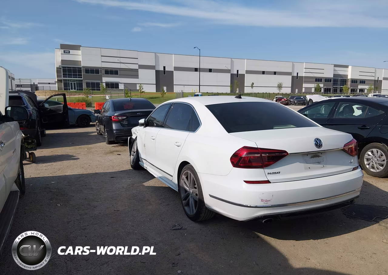 2017 Volkswagen Passat 1.8T R-Line VIN:1VWDT7A39HC039428 - 3