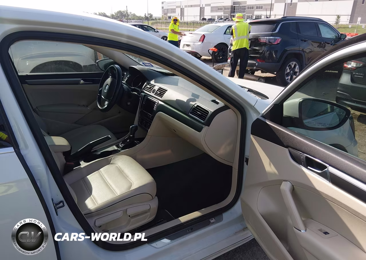 2017 Volkswagen Passat 1.8T R-Line VIN:1VWDT7A39HC039428 - 5