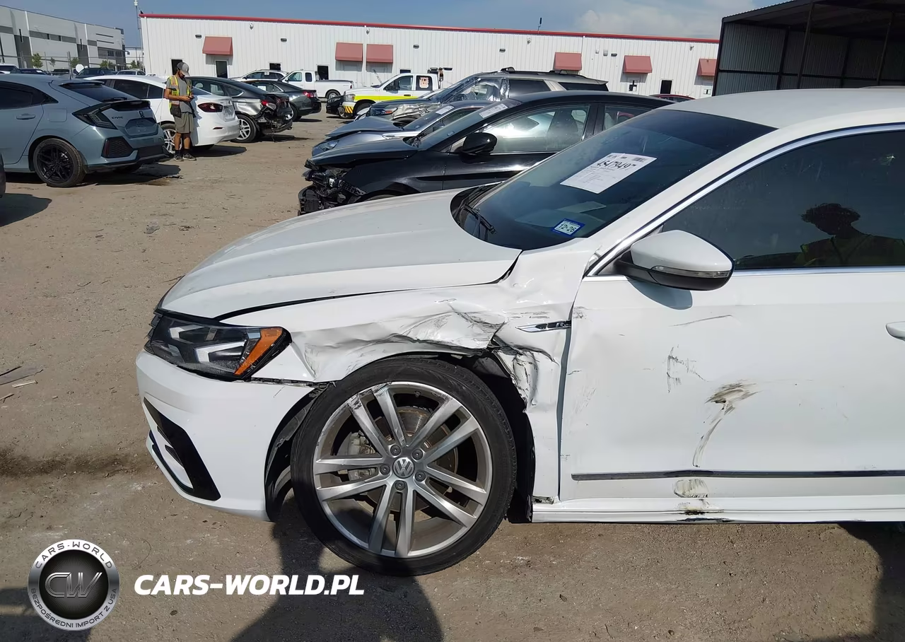 2017 Volkswagen Passat 1.8T R-Line VIN:1VWDT7A39HC039428 - 6