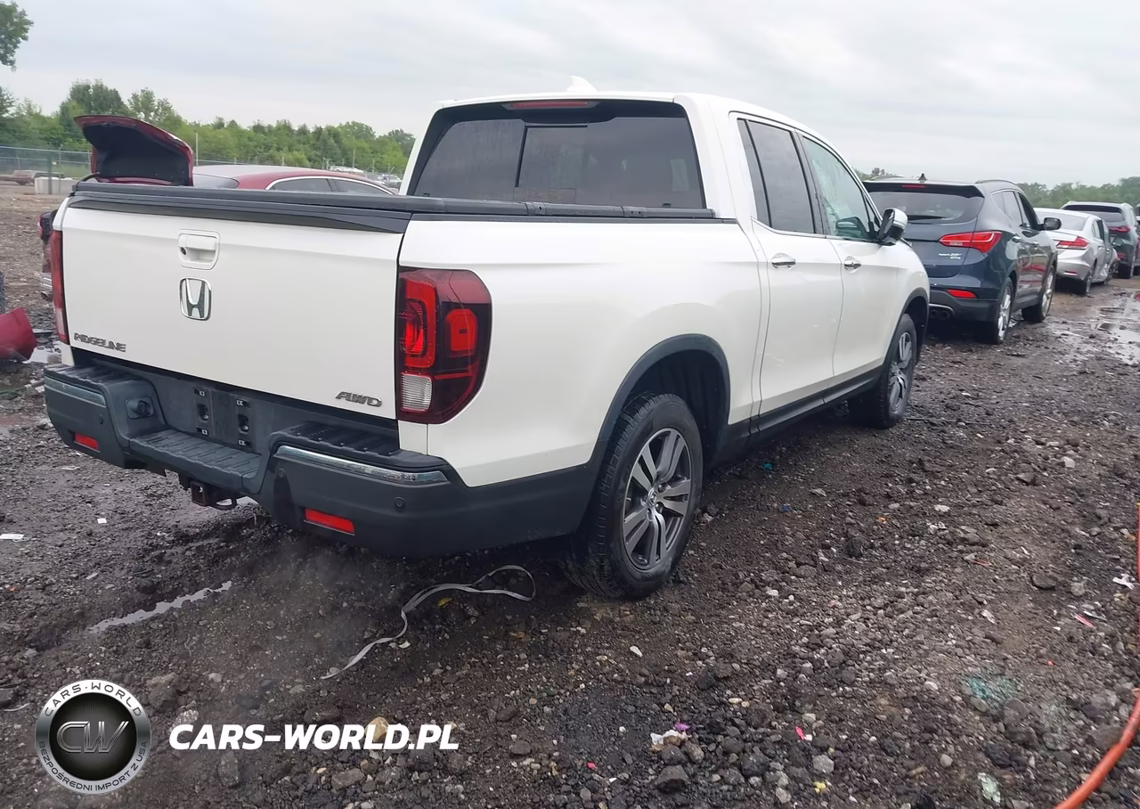 2017 Honda Ridgeline Rtl-E VIN:5FPYK3F72HB010682 - 4