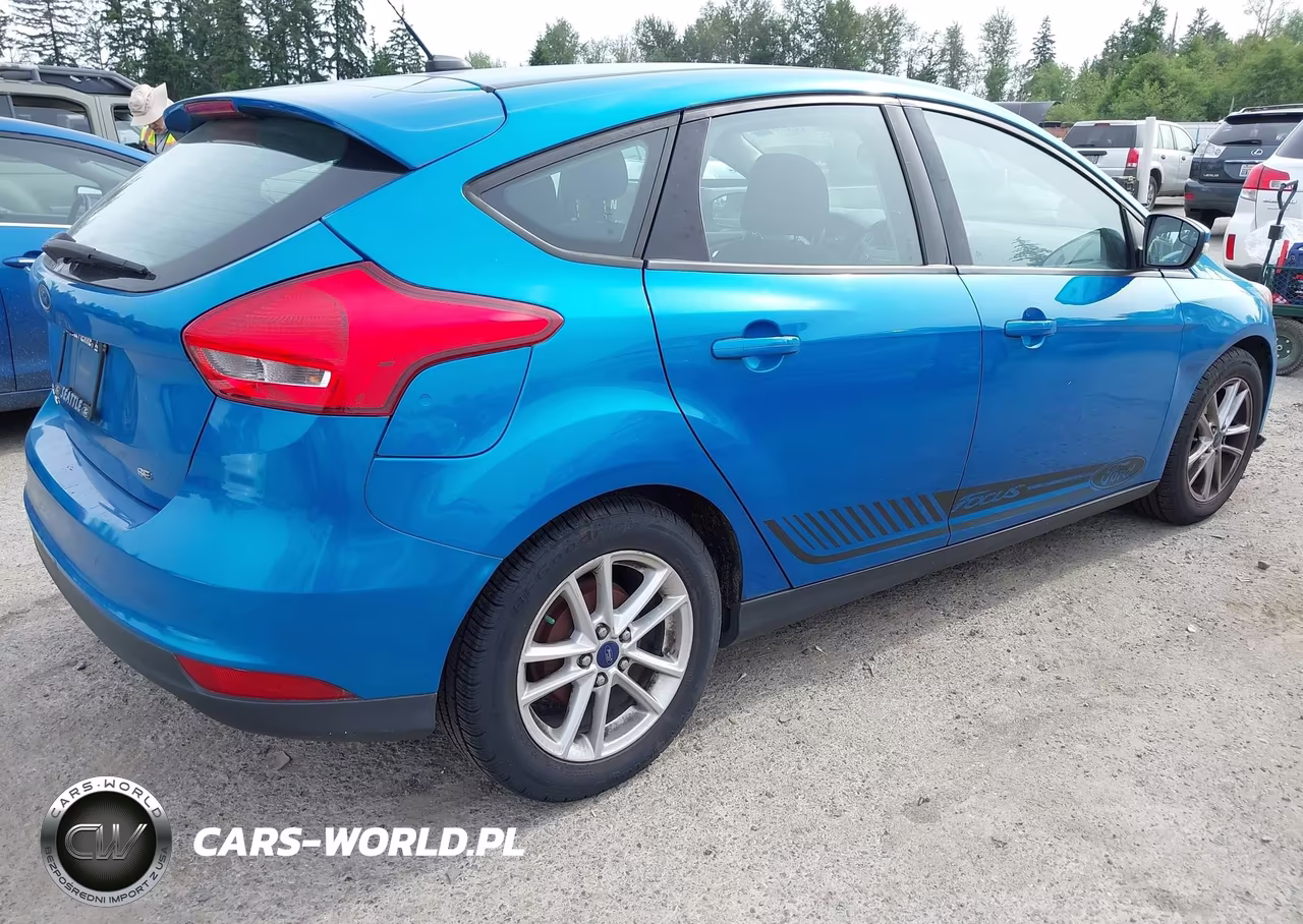 2015 Ford Focus Se VIN:1FADP3K26FL327027 - 4