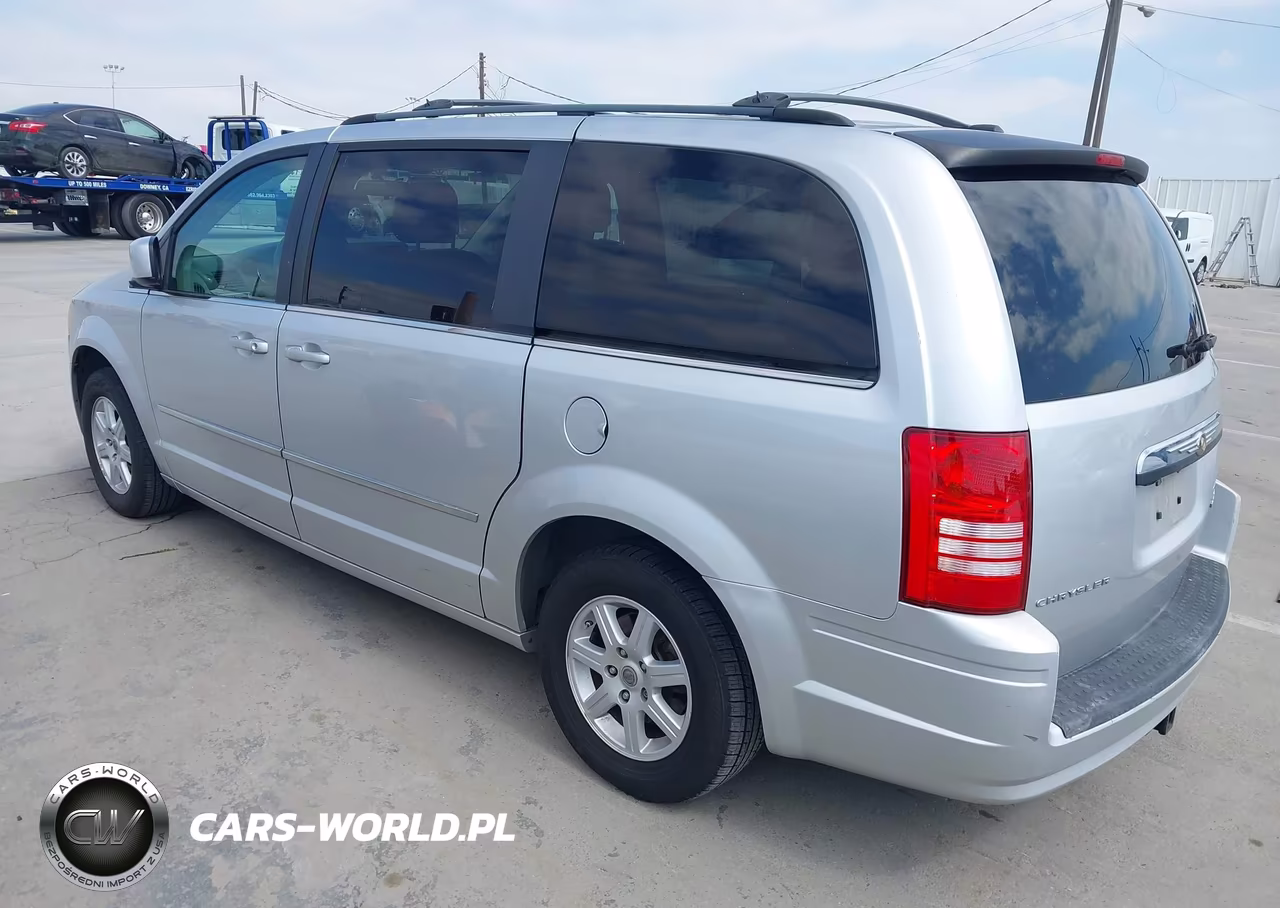 2010 Chrysler Town & Country Touring VIN:2A4RR5D1XAR337967 - 3