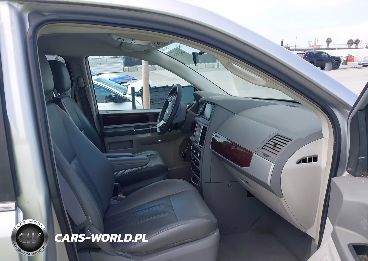 2010 Chrysler Town & Country Touring VIN:2A4RR5D1XAR337967 - 5