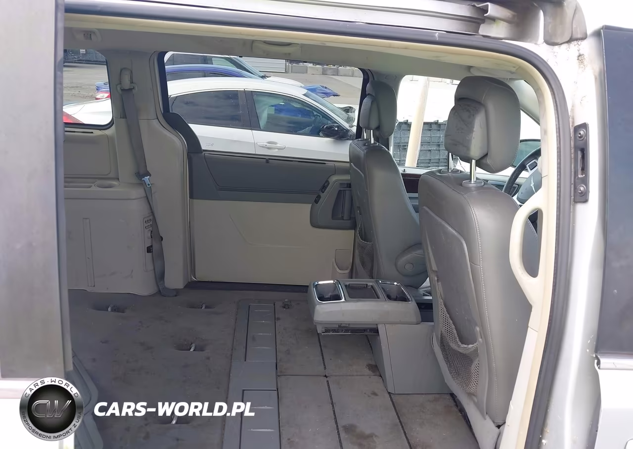 2010 Chrysler Town & Country Touring VIN:2A4RR5D1XAR337967 - 8