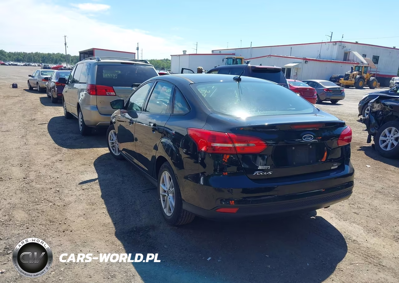 2018 Ford Focus Se VIN:1FADP3FE3JL209451 - 3