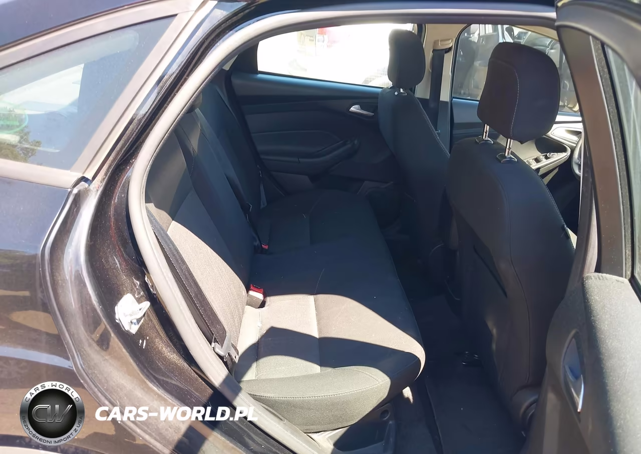 2018 Ford Focus Se VIN:1FADP3FE3JL209451 - 8