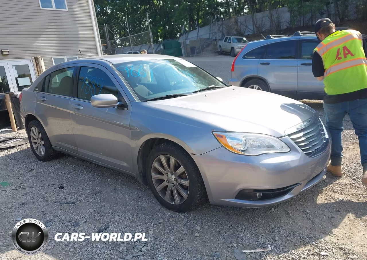 2013 Chrysler 200 Touring – zdjęcie 1 z 16