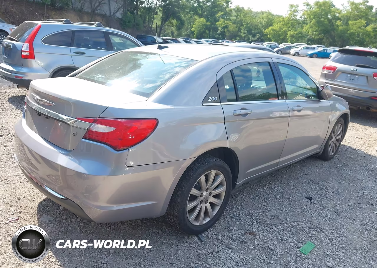 2013 Chrysler 200 Touring VIN:1C3CCBBG4DN718013 - 4