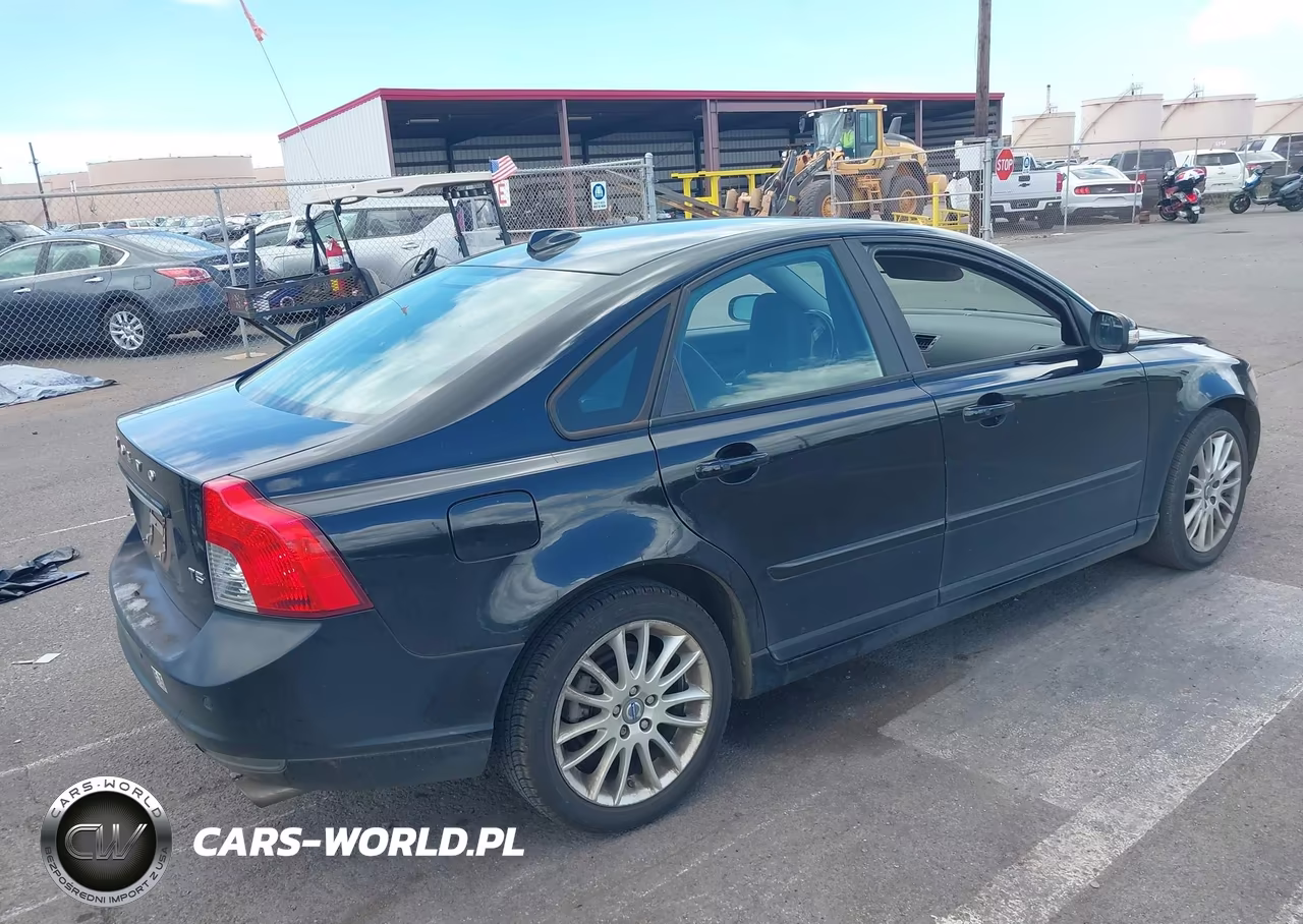 2011 Volvo S40 R-Design-T5 (Retail Only) VIN:YV1672MSXB2536260 - 4