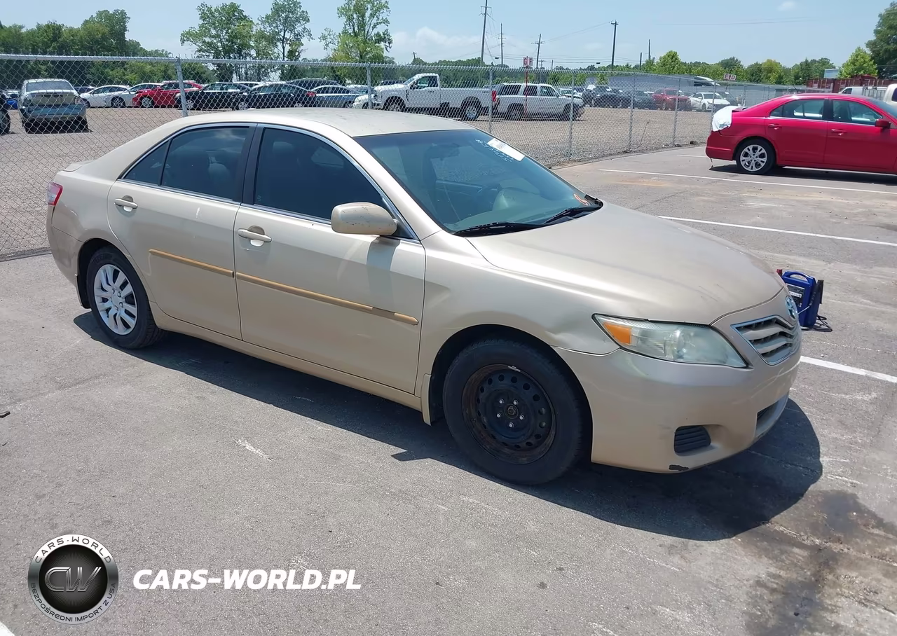 2010 Toyota Camry Le – zdjęcie 1 z 14