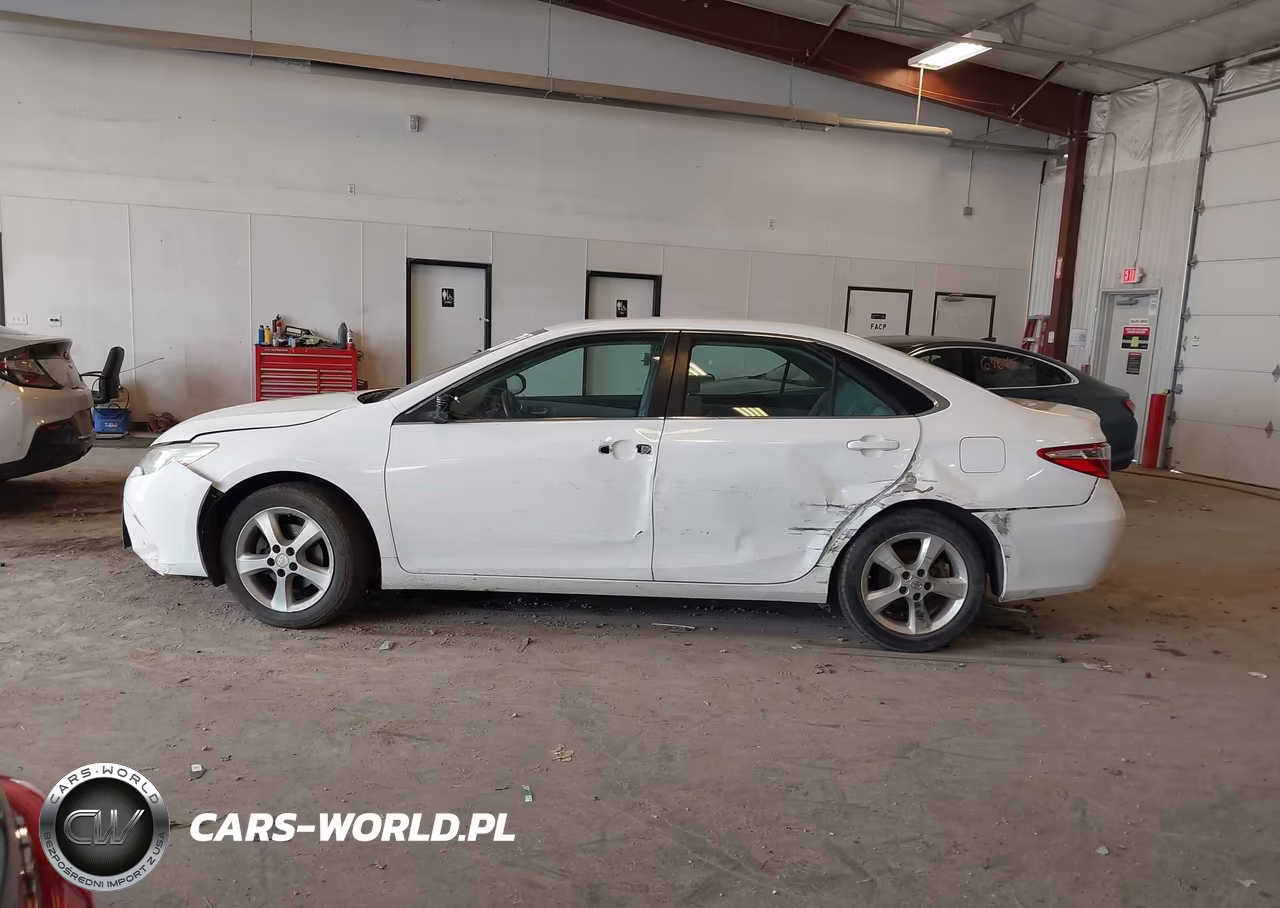 2015 Toyota Camry Le VIN:4T1BF1FK1FU031227 - 14