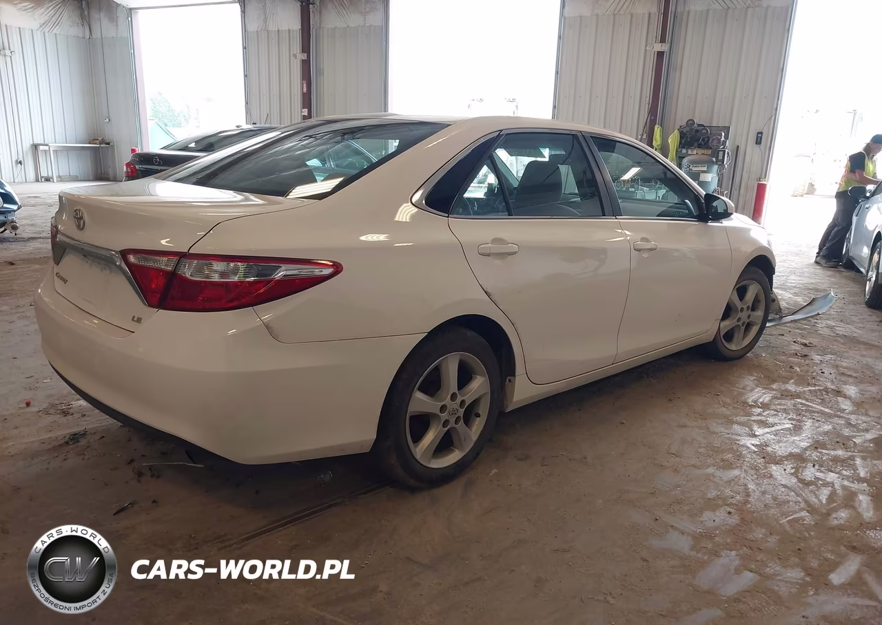 2015 Toyota Camry Le VIN:4T1BF1FK1FU031227 - 4