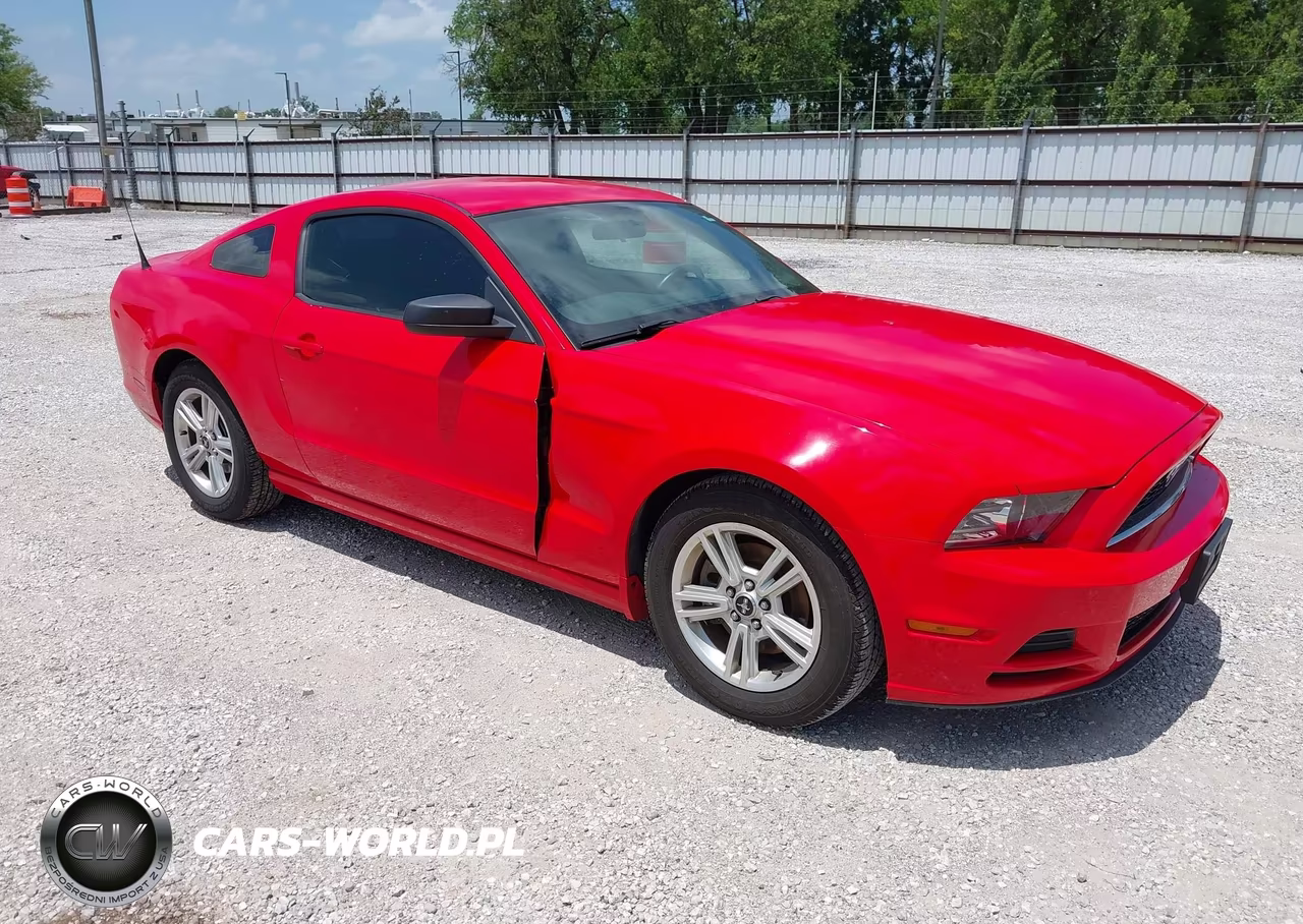 2013 Ford Mustang V6-V6 Premium