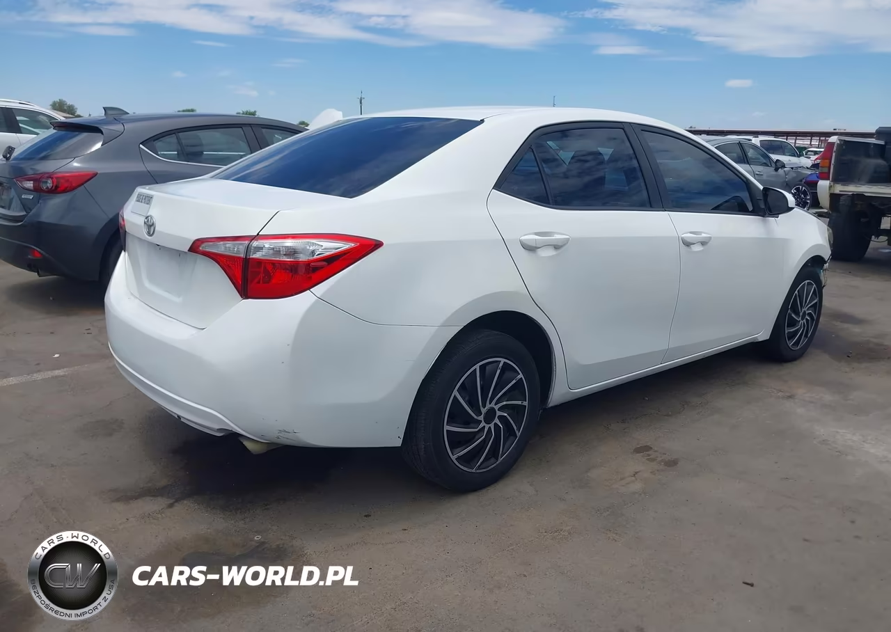 2015 Toyota Corolla Le VIN:2T1BURHE3FC266354 - 4