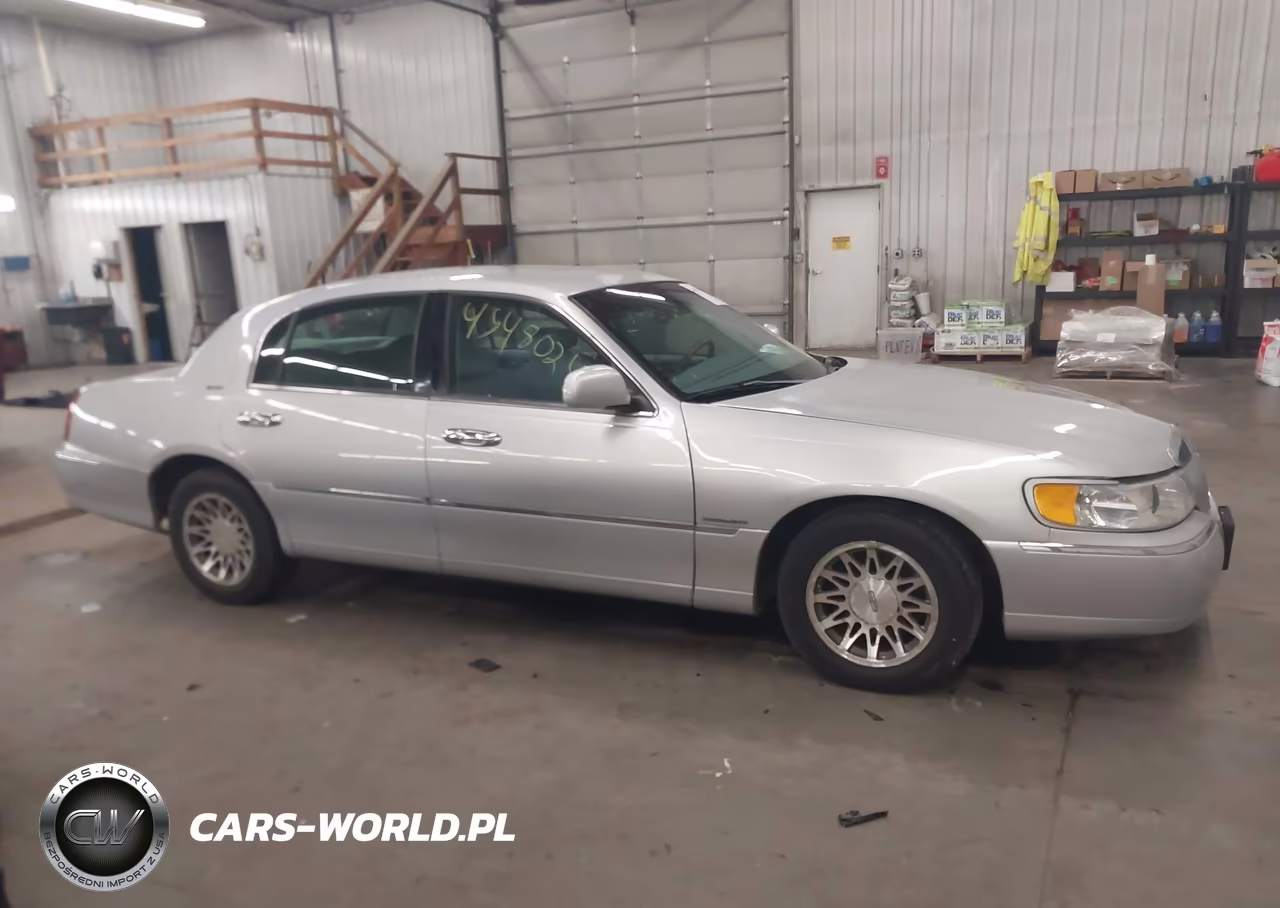 2001 Lincoln Town Car Signature VIN:1LNHM82W41Y689434 - 14