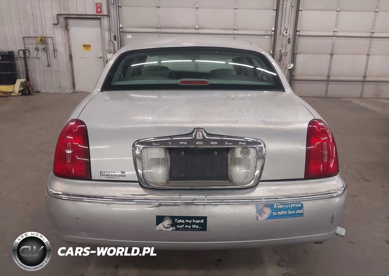 2001 Lincoln Town Car Signature VIN:1LNHM82W41Y689434 - 17