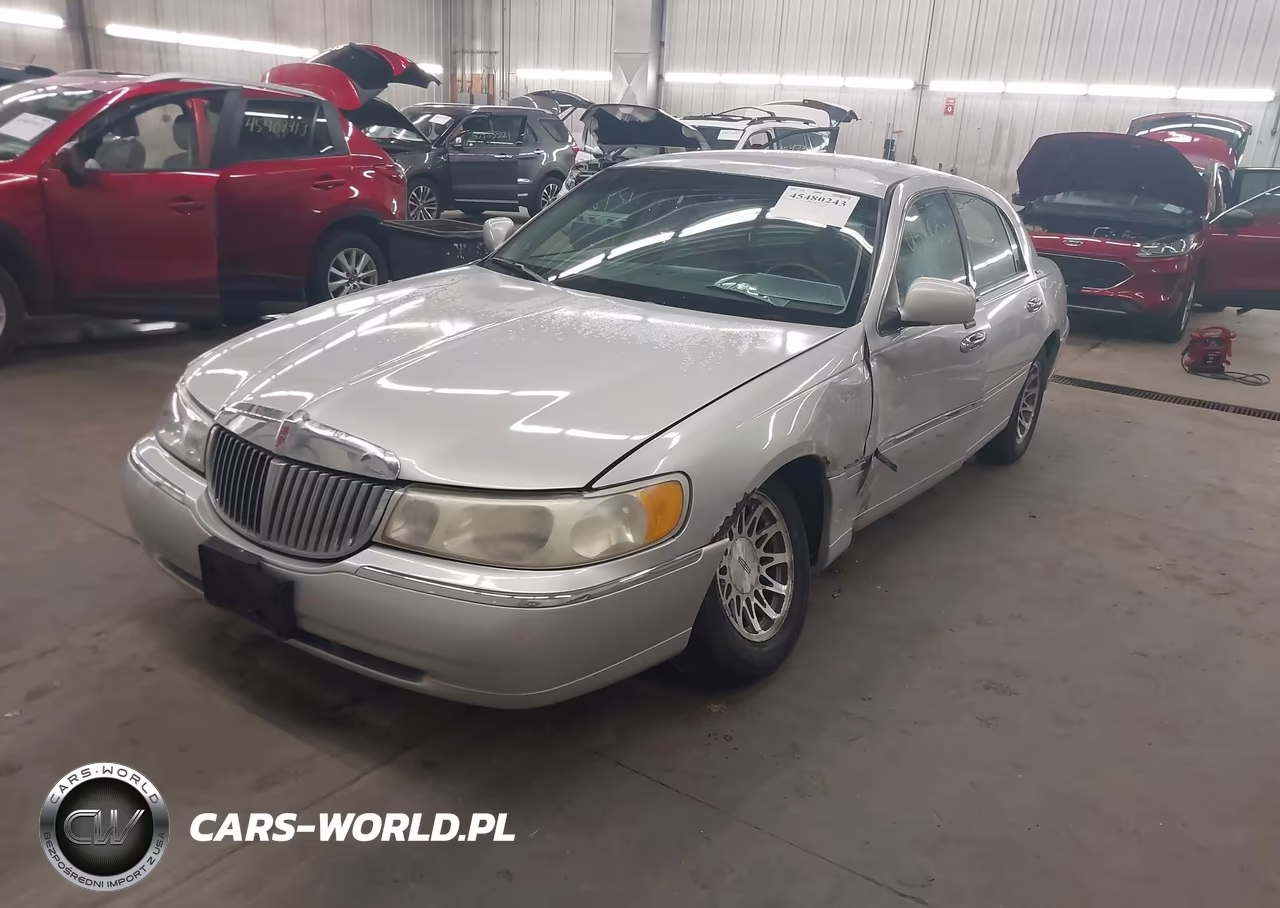 2001 Lincoln Town Car Signature VIN:1LNHM82W41Y689434 - 2