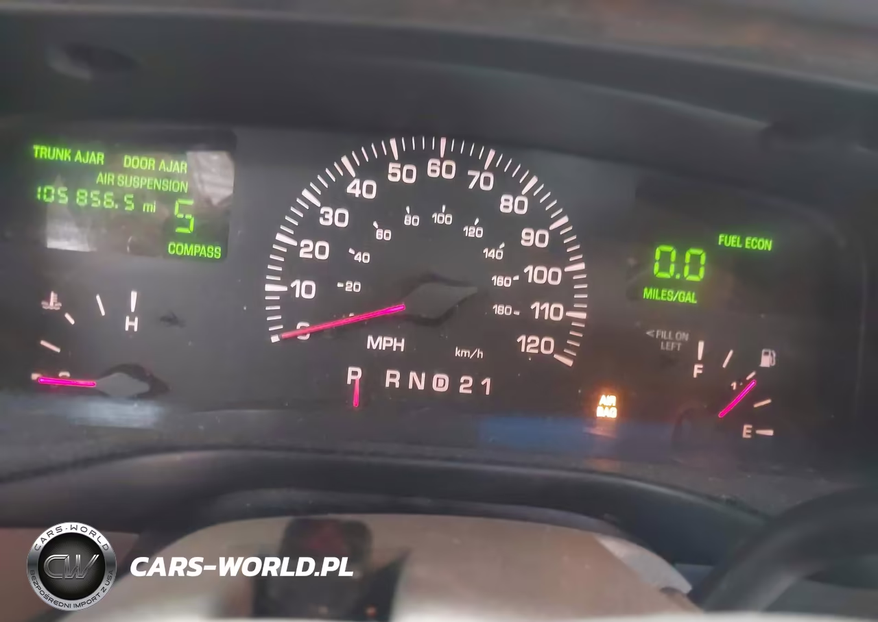 2001 Lincoln Town Car Signature VIN:1LNHM82W41Y689434 - 7