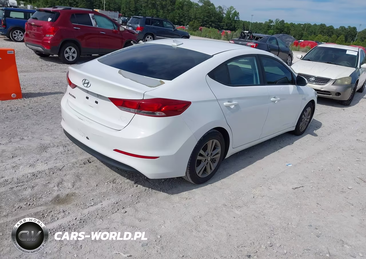 2018 Hyundai Elantra Sel VIN:5NPD84LF5JH316919 - 4
