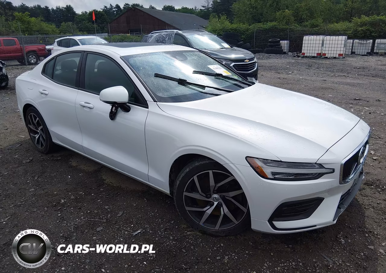 2020 Volvo S60 T6 Momentum