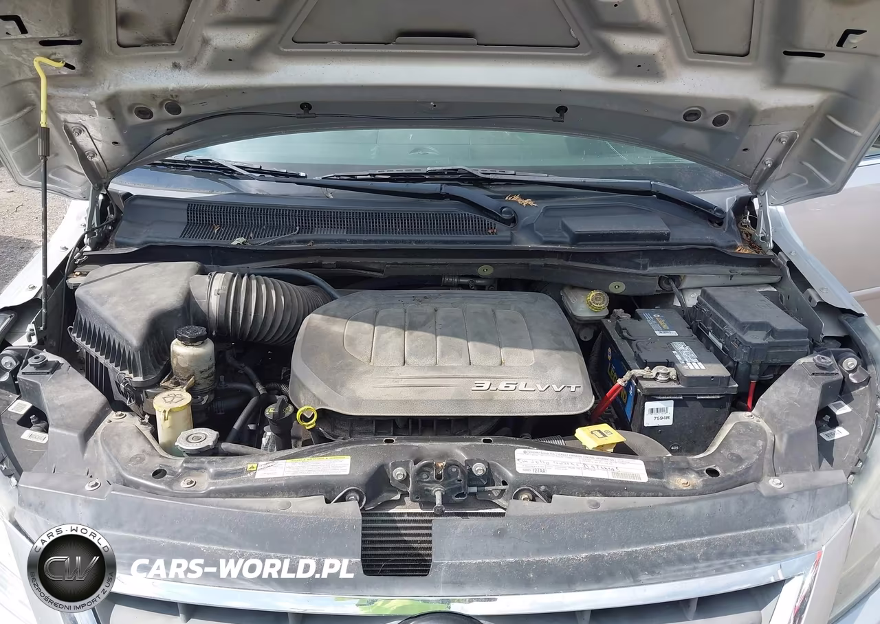 2011 Volkswagen Routan S VIN:2V4RW4DG8BR738955 - 10