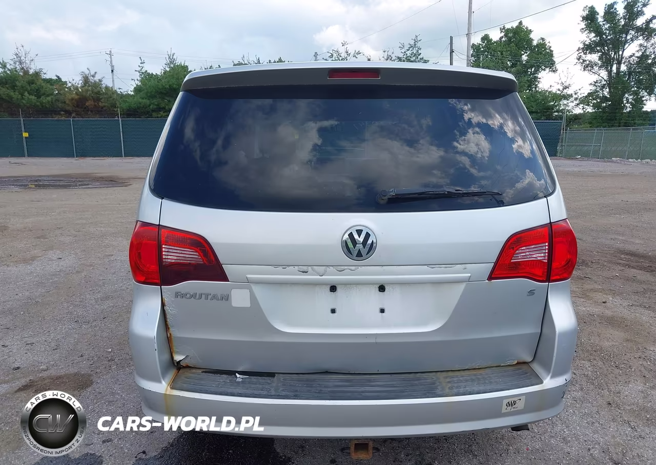 2011 Volkswagen Routan S VIN:2V4RW4DG8BR738955 - 16