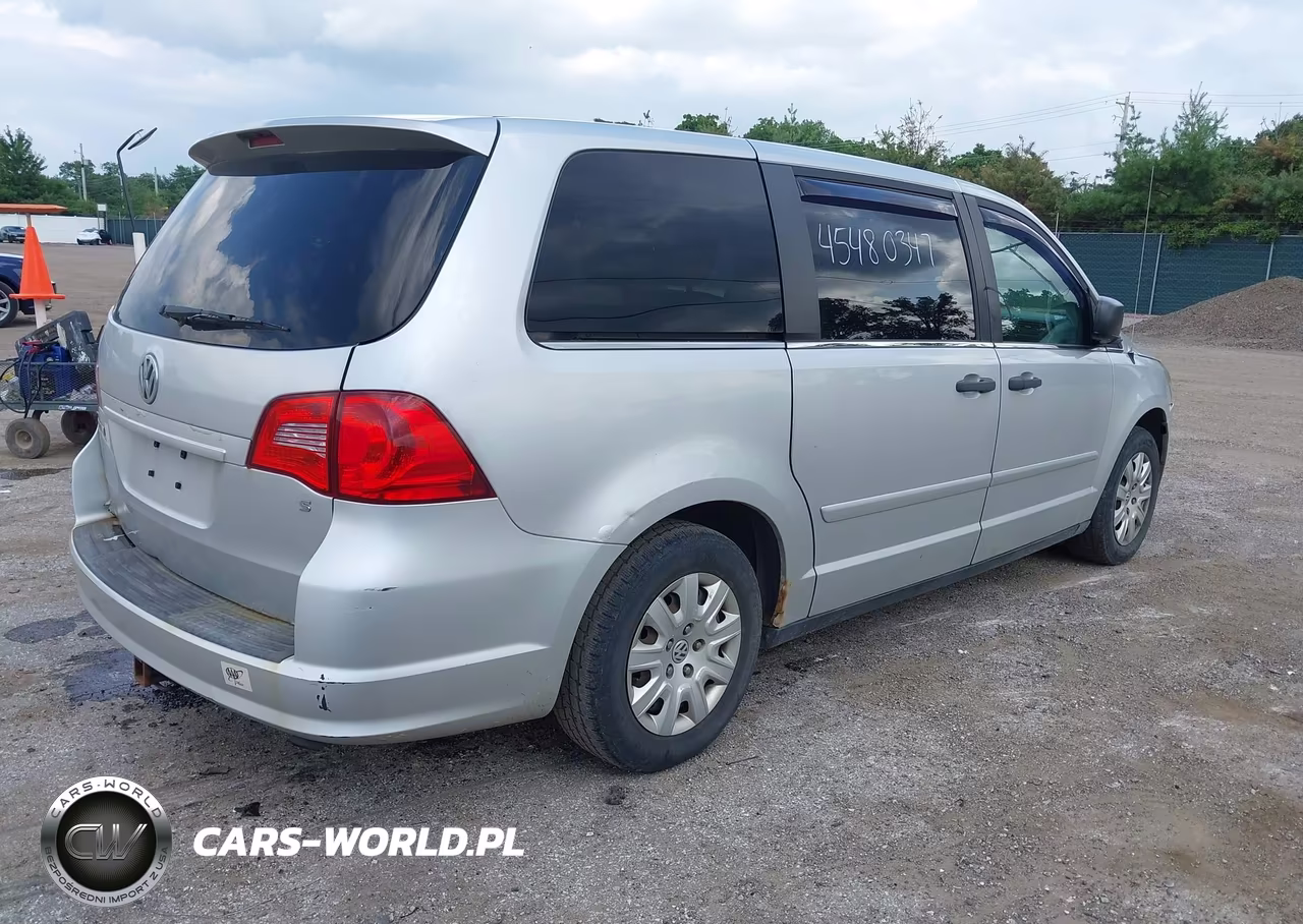 2011 Volkswagen Routan S VIN:2V4RW4DG8BR738955 - 4