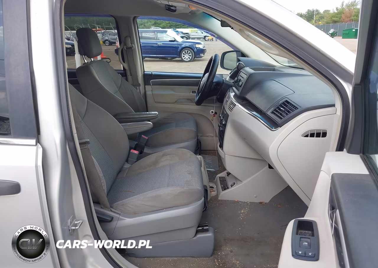 2011 Volkswagen Routan S VIN:2V4RW4DG8BR738955 - 5