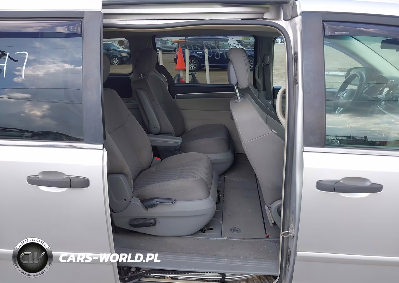 2011 Volkswagen Routan S VIN:2V4RW4DG8BR738955 - 8