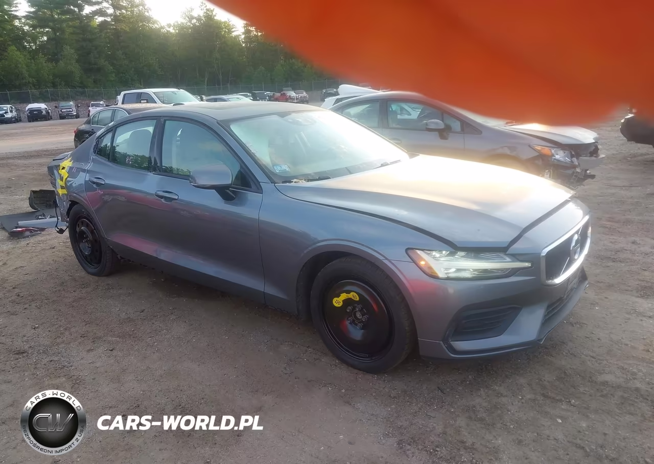 2020 Volvo S60 T6 Momentum