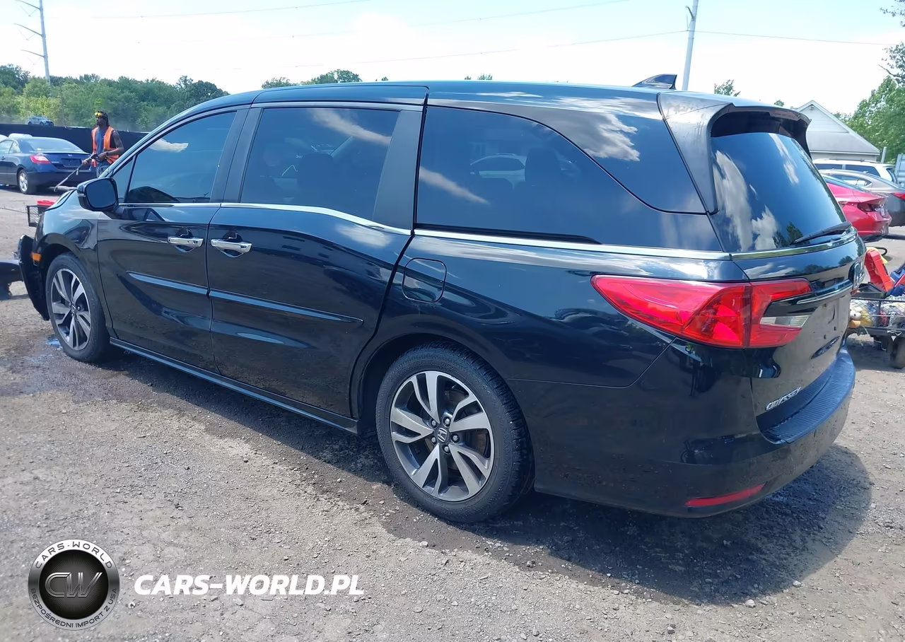 2021 Honda Odyssey Touring VIN:5FNRL6H87MB001147 - 3