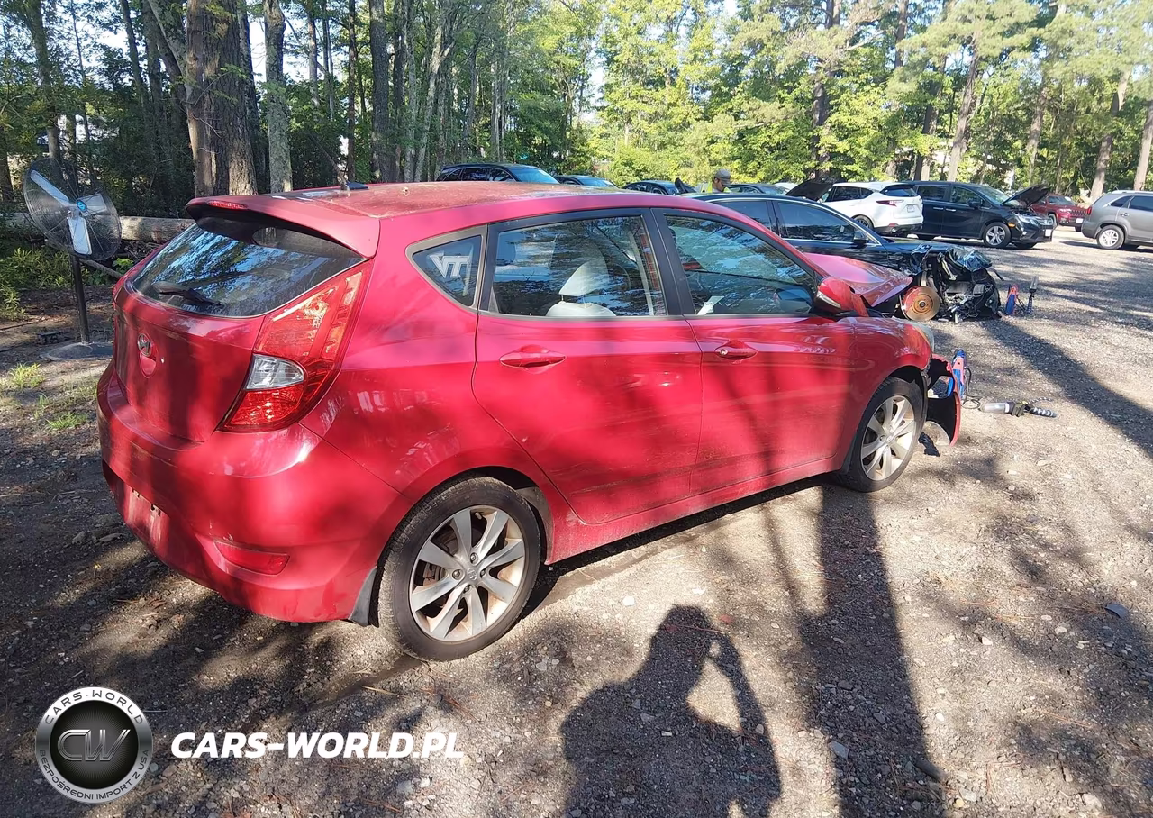 2013 Hyundai Accent Se VIN:KMHCU5AE4DU104042 - 4