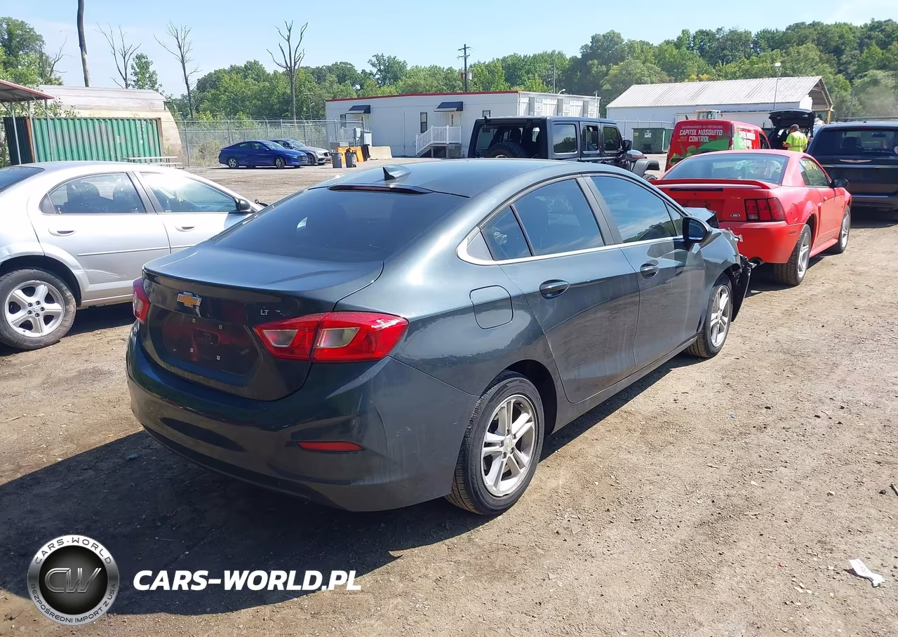 2018 Chevrolet Cruze Lt Auto VIN:1G1BE5SM3J7206762 - 4