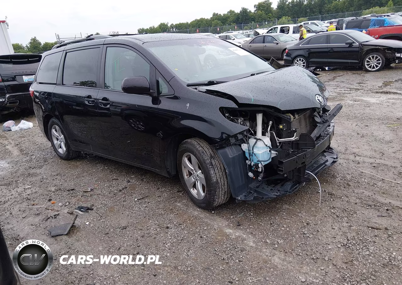 2017 Toyota Sienna Le 8 Passenger