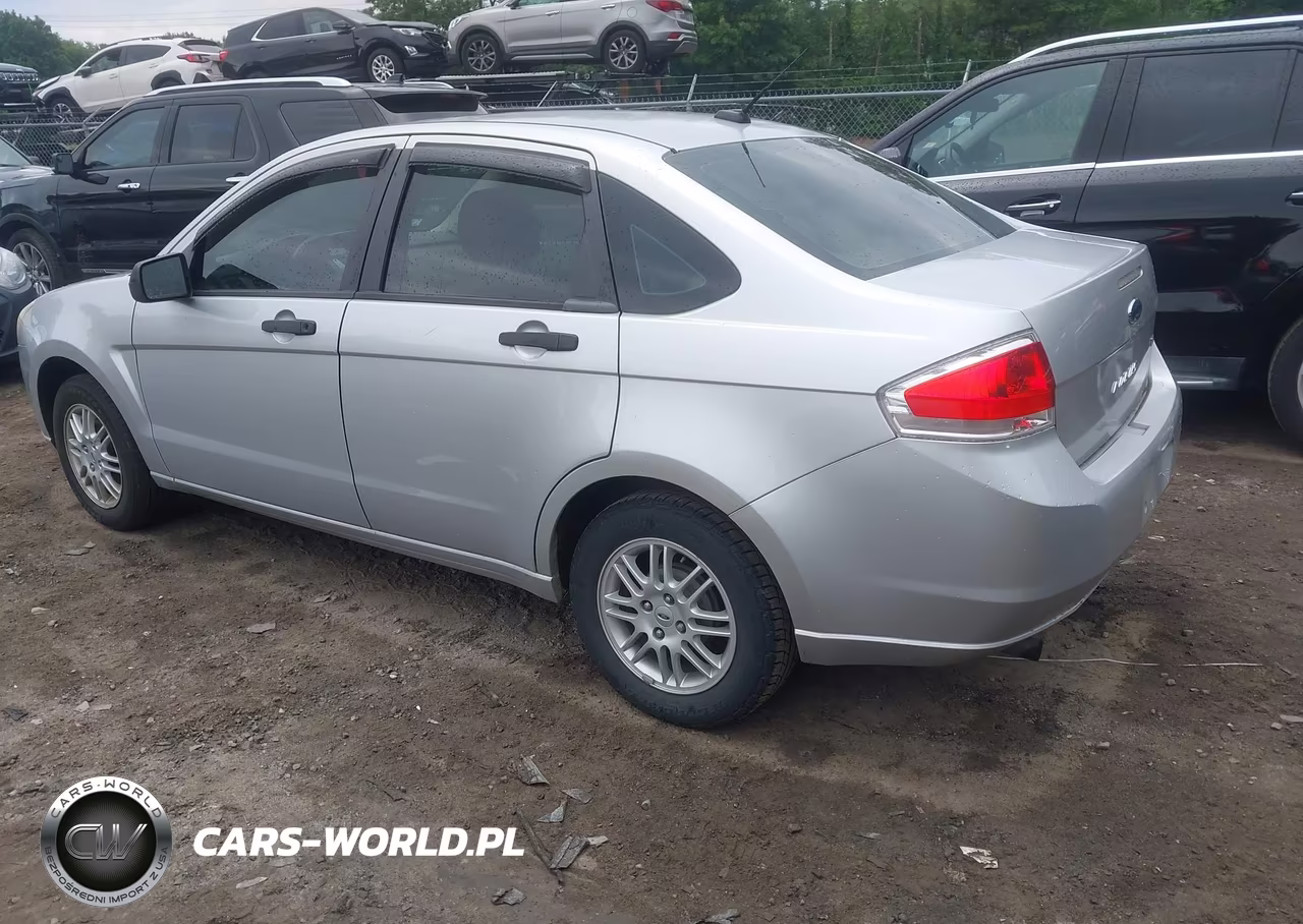 2010 Ford Focus Se VIN:1FAHP3FN8AW204150 - 3
