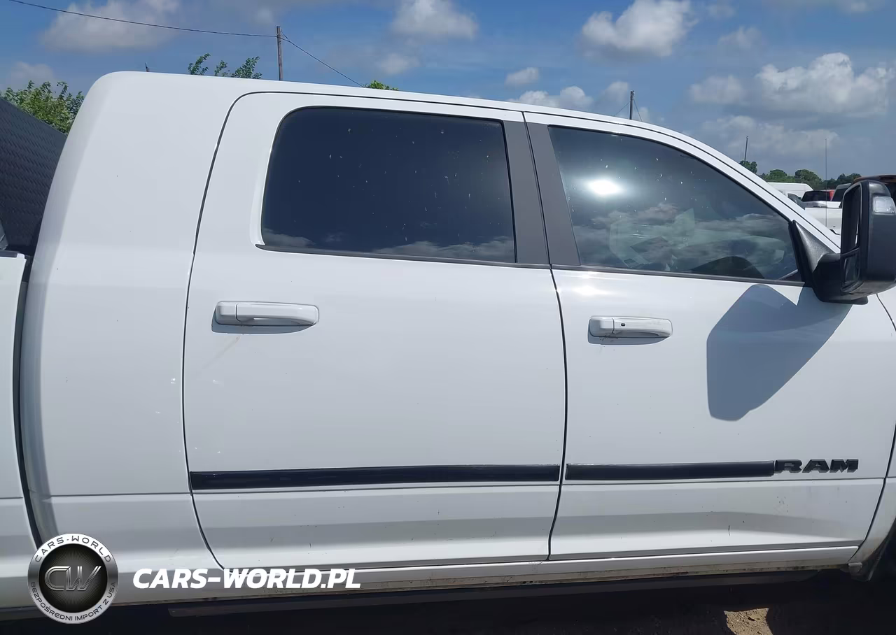 2025 Ram 2500 VIN:3C6UR5NLXSG504892 - 13