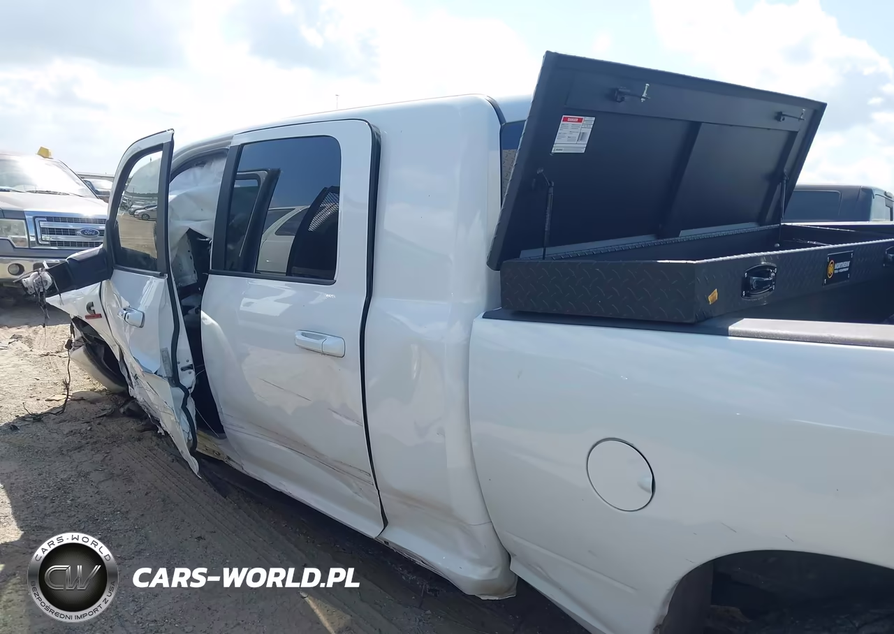 2025 Ram 2500 VIN:3C6UR5NLXSG504892 - 14