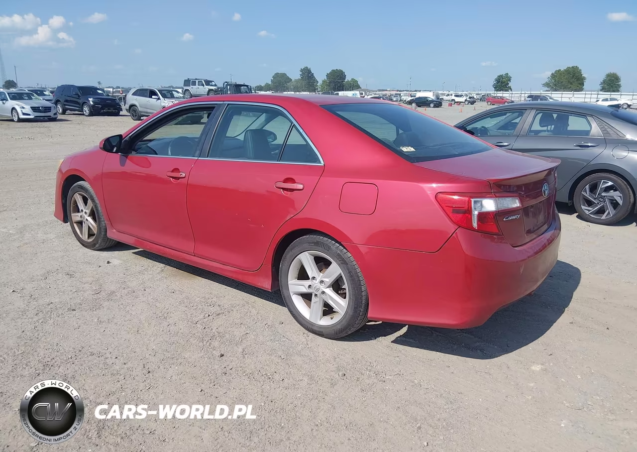 2014 Toyota Camry Se VIN:4T1BF1FK3EU834930 - 3