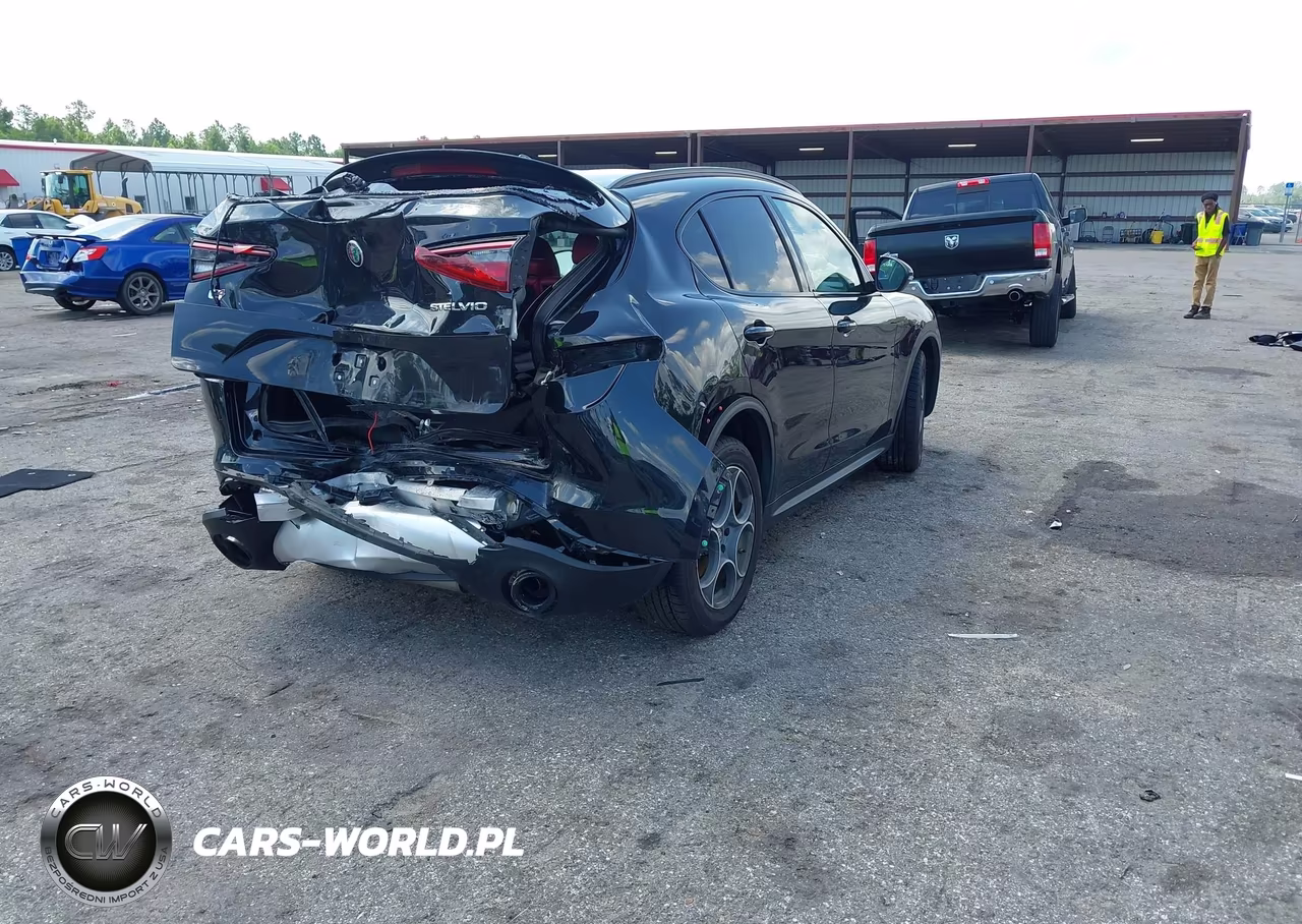 2018 Alfa Romeo Stelvio Sport Awd VIN:ZASFAKPN1J7B91075 - 4