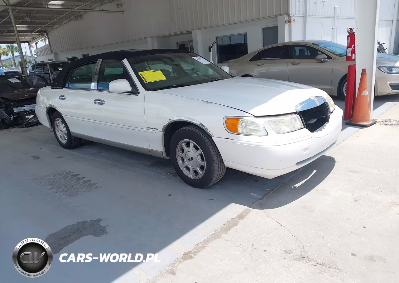 2000 Lincoln Town Car Signature