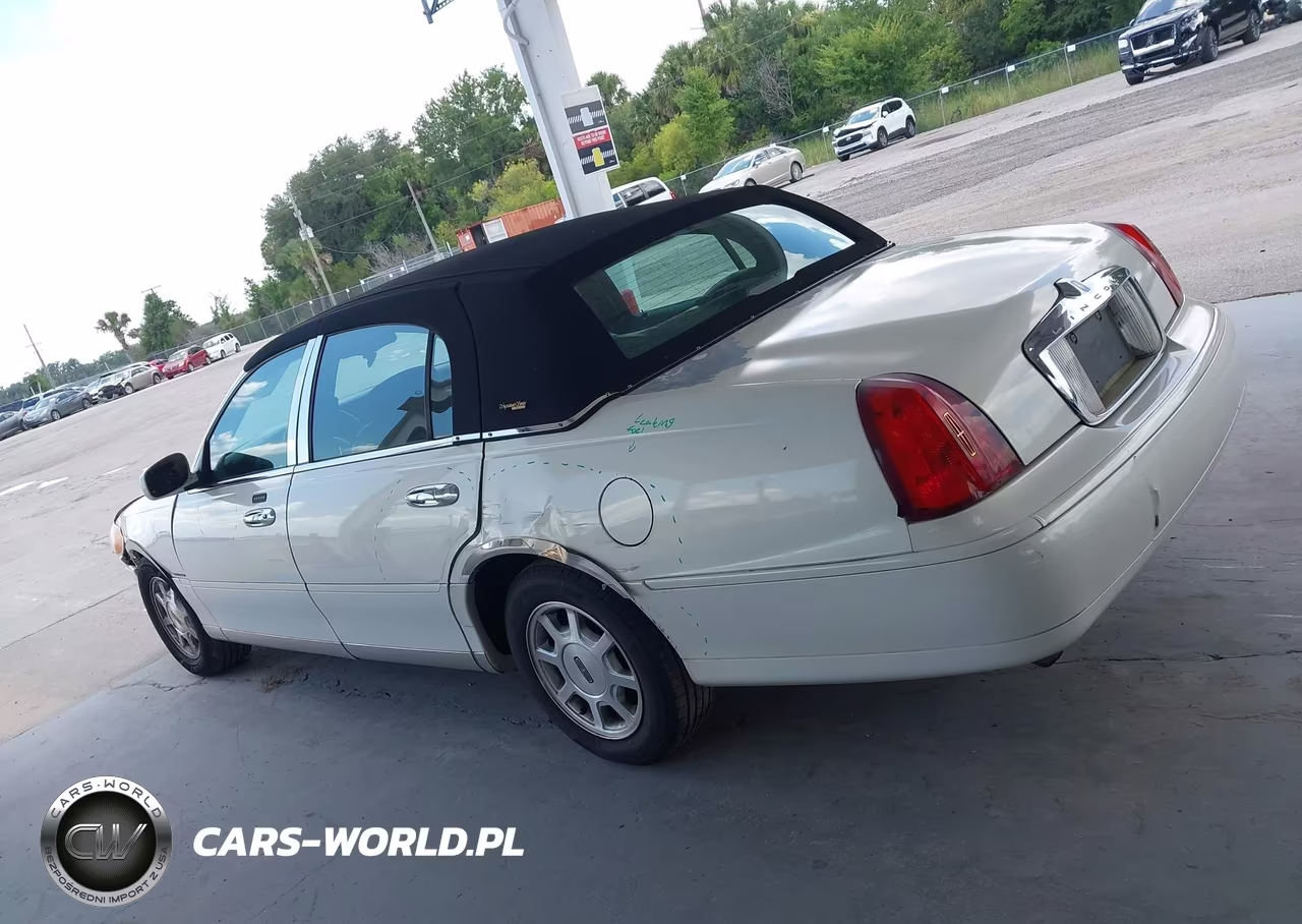 2000 Lincoln Town Car Signature VIN:1LNHM82W1YY787721 - 14