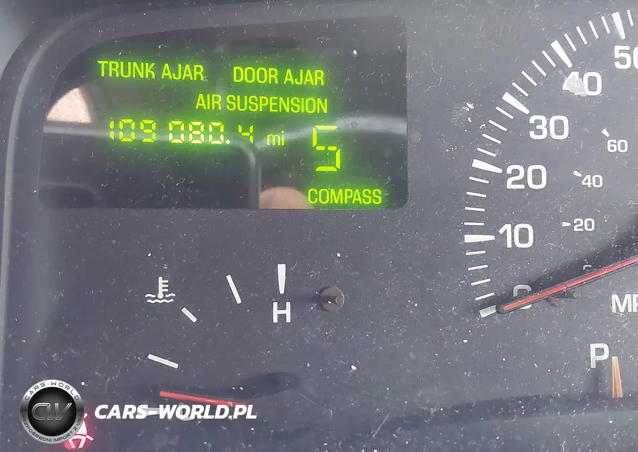 2000 Lincoln Town Car Signature VIN:1LNHM82W1YY787721 - 15