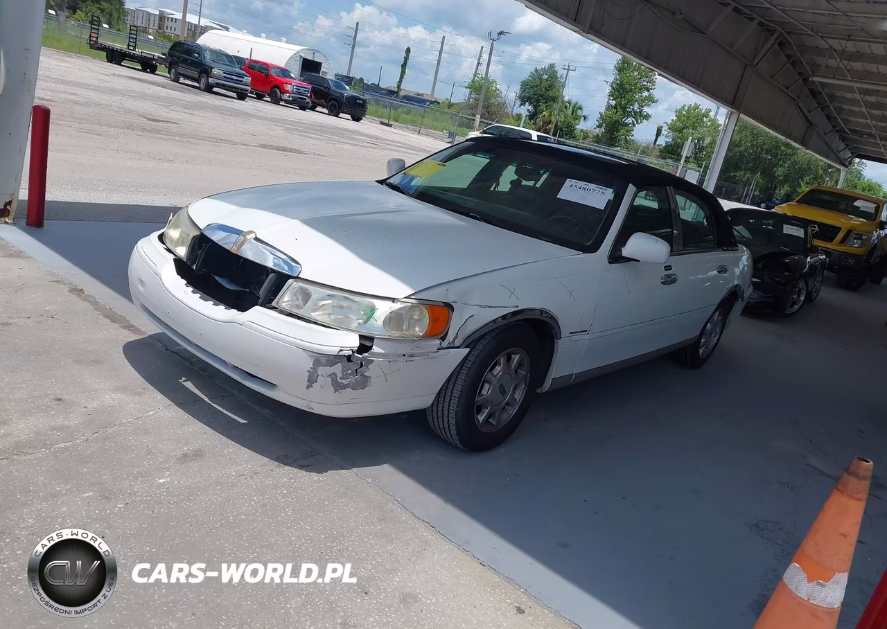 2000 Lincoln Town Car Signature VIN:1LNHM82W1YY787721 - 2